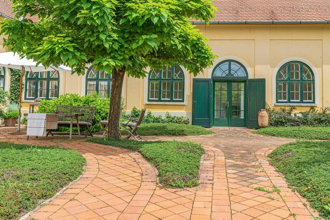 Svastics Kuria Hotel Szentgalosker Екстериор снимка